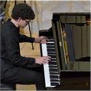 Pianista e concertista laureato offre lezioni di pianoforte, da livello base a livello avanzato