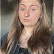 Me defino una persona con mucha paciencia , amable y con ganas de enseñar