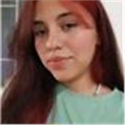 Profesora de apoyo escolar para niños de primaria de forma virtual y segura