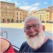 Doy clases de inglés a niños desde los cinco años hasta adultos. Guío a las personas para que logren sus resultados escolares o alcancen el nivel B1, B2, C1 o C2 de Cambridge, ayudo a los jóvenes con sus lecciones y practico las habilidades de lectura, ex