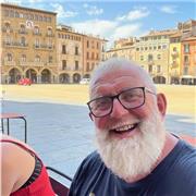 Doy clases de inglés a niños desde los cinco años hasta adultos. Guío a las personas para que logren sus resultados escolares o alcancen el nivel B1, B2, C1 o C2 de Cambridge, ayudo a los jóvenes con sus lecciones y practico las habilidades de lectura, ex