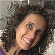 Profesora de arte y expresión creativa: doy clases de pintura, dibujo y manualidades para niños, jóvenes y adultos.