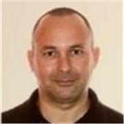 Profesor con más de quince años de experiencia como docente y treinta años en el sector eléctrico.