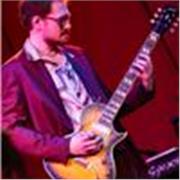 Laureato in Composizione offre lezioni di Chitarra, Teoria Musicale, Solfeggio