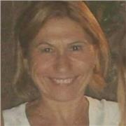 Profesora De Yoga Con Mas De 20 Años De Experiencia En Yoga Restaurativo, Yoga Terapéutico, Yoga Nidra, Y Meditación