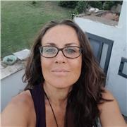 Insegnante di Italiano, appassionata di Letteratura impartisce lezioni a ragazzi delle Scuole secondarie di primo e secondo grado