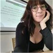 Lingüista bilingüe, licenciada en Traducción Aplicada, con más de 20 años de experiencia traduciendo y enseñando inglés.