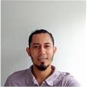 Profesor de filosofía y ciencias sociales, con capacidad crítica y lúdica para la enseñanza