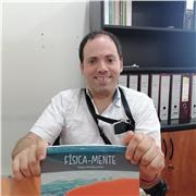 Soy licenciado en Física y Profesor de Física. Escribí el libro Física-Mente editado por la editorial uc