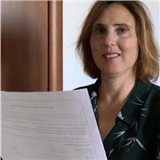 Docente di biologia impartisce lezioni di biologia a studenti di scuole medie, superiori e universitari