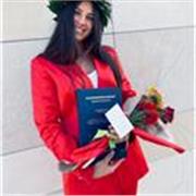 Laureata in Biologia, specializzanda in nutrizione, maturata al liceo scientifico