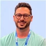 Profesor de marketing digital con más de 14 años de experiencia y fundador de una startup tecnológica. Imparto clases online.
