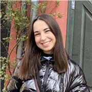 Graduada en Biotecnología. Soy una persona paciente y me esfuerzo por hacer que el alumno tenga claro lo que estamos viendo y queriendo reforzar en cada clase. Me adapto a las necesidades del alumno y prepararé mis clases para poder resolver sus dudas y m