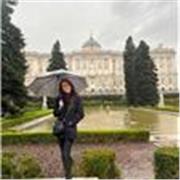 Profesora y traductora de inglés con más de 4 años como docente presencial y online.