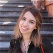 Laureanda in Giurisprudenza e diplomata al liceo classico, offro aiuto compiti e ripetizioni nelle materie umanistiche