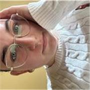 Sono una ragazza giovane ho quasi 18 anni, sono al 5 anno del liceo classico europeo e offro lezioni per le medie e le elementari