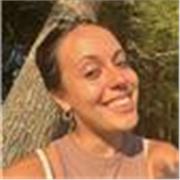 Profesora de cualquier asignatura que ayuda de una forma interactiva y eficiente
