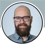 Mathe, Deutsch, Politik und Allgemeinwissen-Tutor, der Jugendliche und junge Erwachsene unterrichtet.