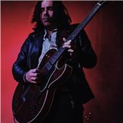 Clases de guitarra impartidas por guitarrista profesional con años de experiencia en escenarios y docencia