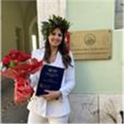 Laureata in Giurisprudenza e diplomata presso Liceo Scientifico
