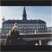 Profesora imparte clases privadas de español como lengua extranjera