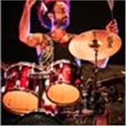 Musicien professionnel depuis plus de 15 ans, titulaire d'un prix de conservatoire en percussions/batterie 