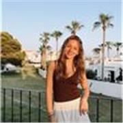 simpàtica y muy comprensiva, daría classes a primaria