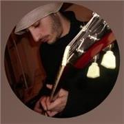 Guitariste, compositeur depuis plus de 25 ans, j'enseigne l'art de la composition et de l'improvisation.