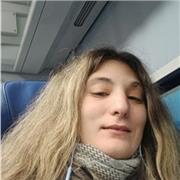 Sono una ragazza che ha già avuto esperienza di un anno con due bambini. I bambini per me sono importanti e ci so fare con i bambi