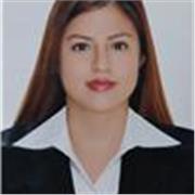 Profesora de Comunicación imparte clases a estudiantes de todas las edades