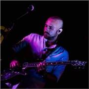 Musicista con esperienza pluridecennale impartisce lezioni online di chitarra e di linguaggio musicale. Vi aspetto! 