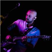 Musicista con esperienza pluridecennale impartisce lezioni online di chitarra e di linguaggio musicale. Vi aspetto!