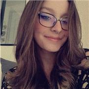 Étant en études supérieures de lettres modernes, je peux vous proposer une aide en français sur le niveau primaire/collège