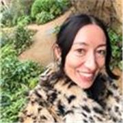 Vivo ad Amsterdam da 15 anni, mio padre e’ Americano. L’Inglese e’ diventata la mia lingua madre con cui parlo con mia figlia