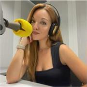 Periodista de radio que ofrece clases de locución, oratoria y comunicación de cara al público