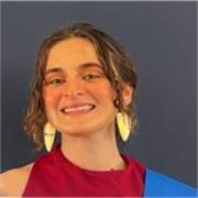 Profesora titulada en inglés y otros idiomas con más de 5 años de experiencia que imparte clases de forma online y presencial
