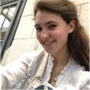 Jeune lycéenne qui rentre en terminale ,donne régulièrement des cours de soutiens aux collégiens ou aux primaires !