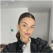 Profesora de química imparte clases particulares para instituto