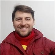 Aulas de inglês presencial e online. São 13 anos de compartilhamento de língua viva. Marque uma experiência