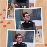 Excellente maîtrise de la langue française. Expression orale fluide. Expression écrite très satisfaisante. Écriture de poèmes.