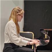 Profesora de lenguaje musical y piano, para todas las edades, tu consulta no molesta