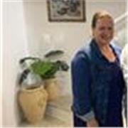 I give private lessons to adults and tenagers, from beginners to proficiency. I also prepare for proficiency tests