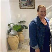 I give private lessons to adults and tenagers, from beginners to proficiency. I also prepare for proficiency tests