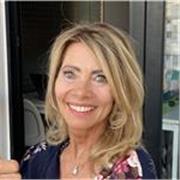 I give private lessons for English lessons and all visual arts, drawing, painting and graphics