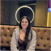 Soy estudiante de tercero de enfermeria. Puedo impartir classes para todas las edades. Dispongo de titulación C1 de inglés