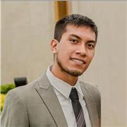 Profesor de Informática imparte clases para niños