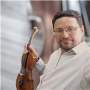 Profesor de Violín con 19 años de experiencia en niños, jóvenes y adultos. Ofrece clases a domicilio y online