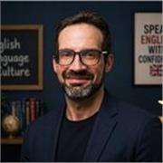 Profesor de idiomas con conocimiento avanzado en inglés y español. 