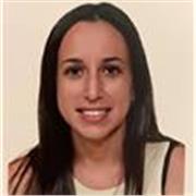 Profesora de apoyo escolar para alumnado de primaria