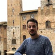 Laureato magistrale in Storia alla Sapienza, disponibile ad insegnare la disciplina per classi di ogni ordine e grado